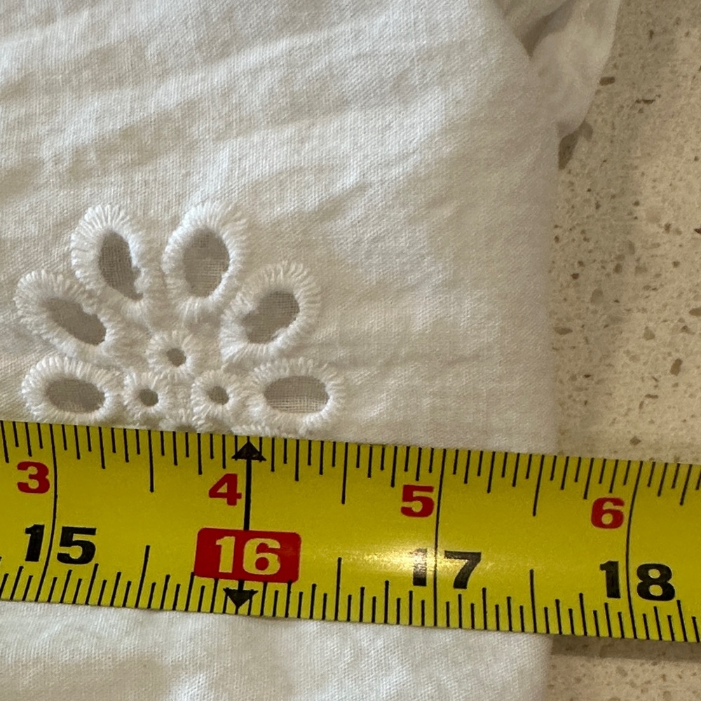 🩵White Eyelet Puff Sleeve V-Neck Top SIZE SMALL - Picture 8 of 8